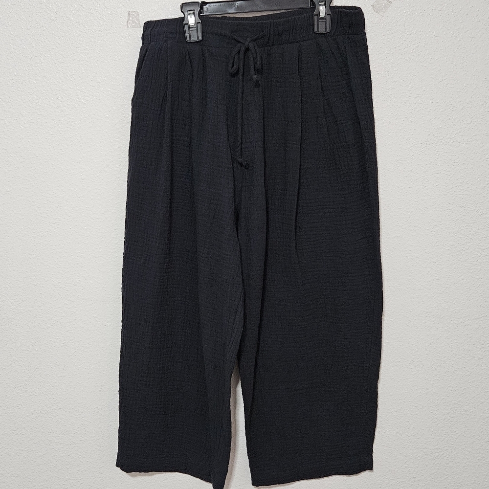 Bucketlist black wide cropped leg 100% cotton pants size large
